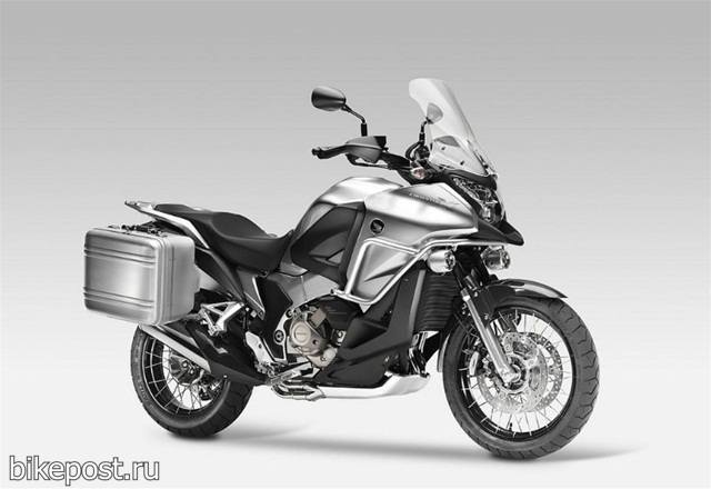 Мотоцикл Honda Crosstourer V4 пополнил модельный ряд следующего года 