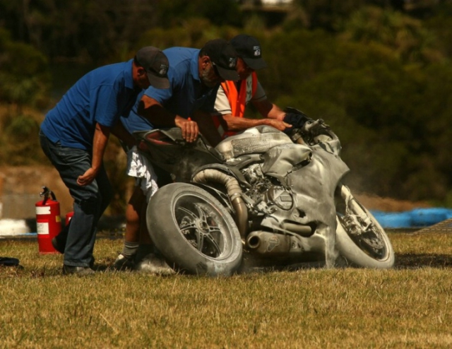 Сезон для Ducati Alstare Team начался с поразительного невезения. 