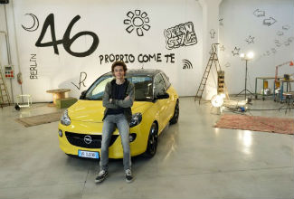 Валентино Росси решил еще раз поучаствовать  в рекламе автомобиля. 