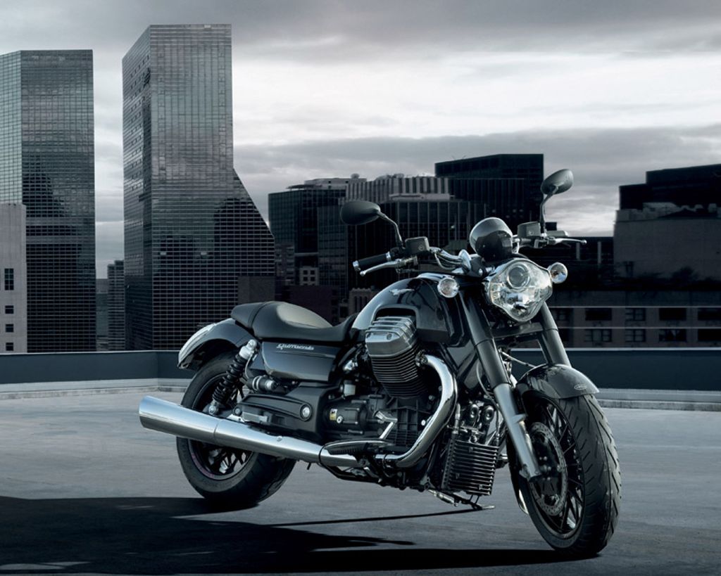 Журнал Robb Report мотоцикл Moto Guzzi California 1400 признал лучшим из лучших.