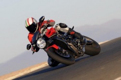 Гоночный мотоцикл MV Agusta Brutale 1090rr не отстает!