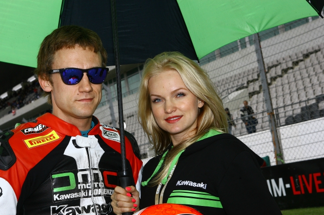 Травмированный пилот команды DMC Racing Владимир Иванов из Италии переместился в Москву. 