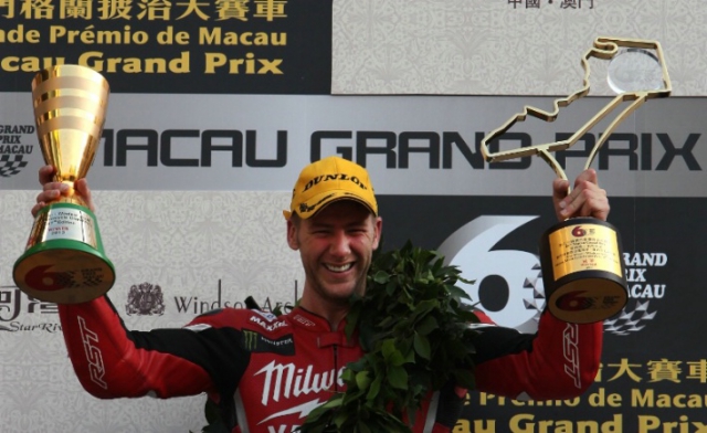 Аэн Хатчинсон, снова оказавшись на мотоцикле, сразу стал победителем Гран-При Макао