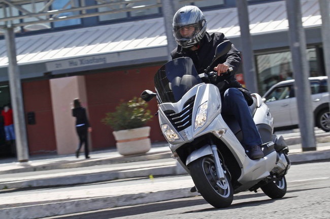 Компания Peugeot планирует продать производство скутеров