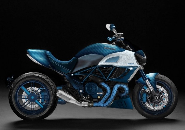 Garage Italia модифицирует уникальный мотоцикл Ducati Diavel