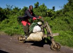В Африке готовы умереть, но не ездить в шлемах