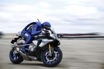 Yamaha показала робота-мотогонщика